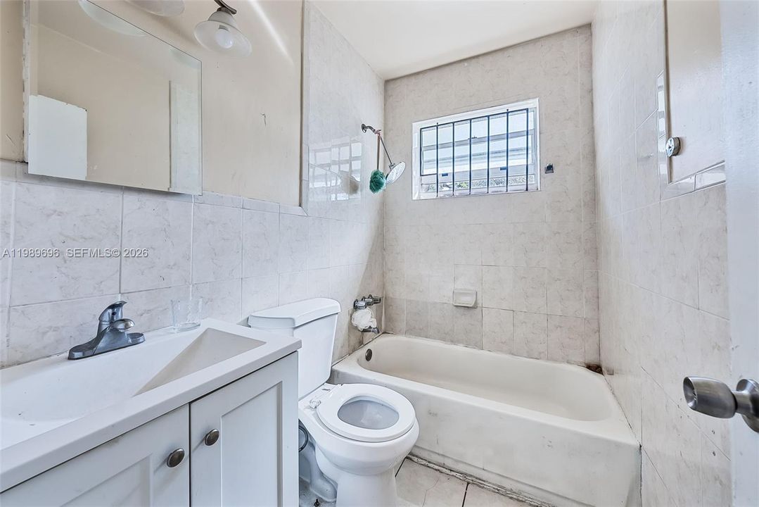6701 - Full Bath
