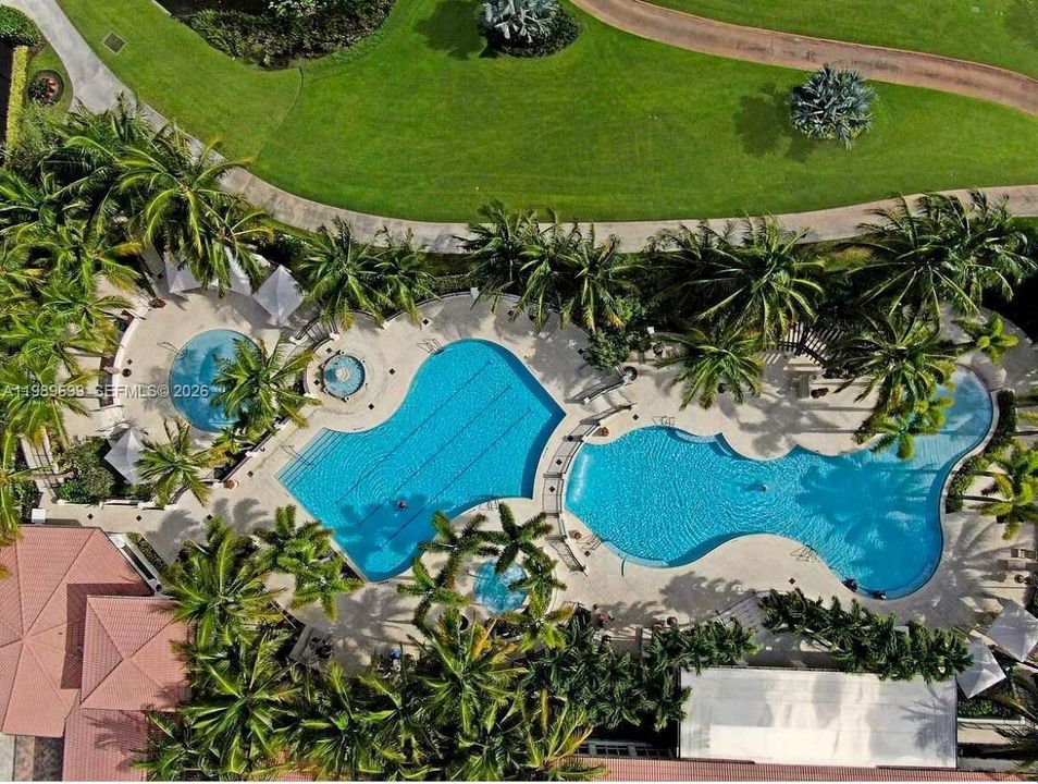 Located within exclusive Aberdeen Golf & Country Club, a mandatory membership community, residents enjoy access to championship golf, tennis, pickleball, resort-style pools, a state-of-the-art fitness and aquatics center, and multiple dining venues. A vibrant social calendar creates an active, connected lifestyle.