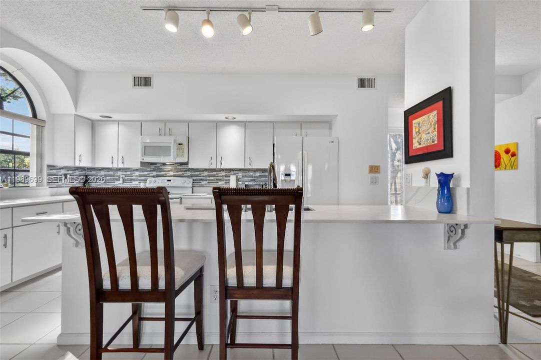 Eat-in kitchen island