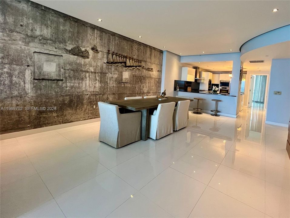 For Rent: $14,500 (3 beds, 3 baths, 1933 Square Feet)