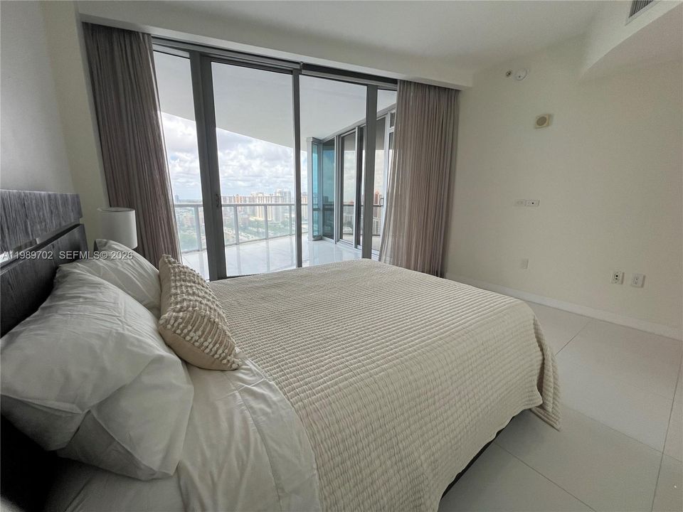 For Rent: $14,500 (3 beds, 3 baths, 1933 Square Feet)