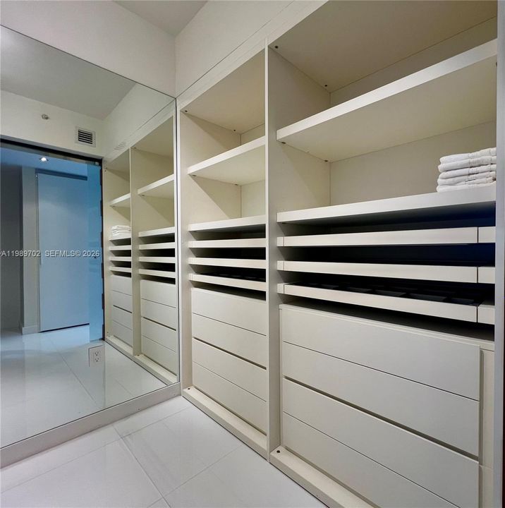 For Rent: $14,500 (3 beds, 3 baths, 1933 Square Feet)