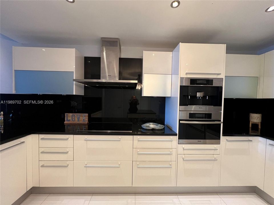 For Rent: $14,500 (3 beds, 3 baths, 1933 Square Feet)