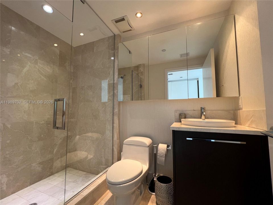 For Rent: $14,500 (3 beds, 3 baths, 1933 Square Feet)