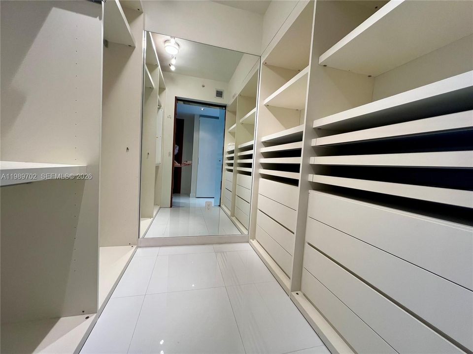 For Rent: $14,500 (3 beds, 3 baths, 1933 Square Feet)
