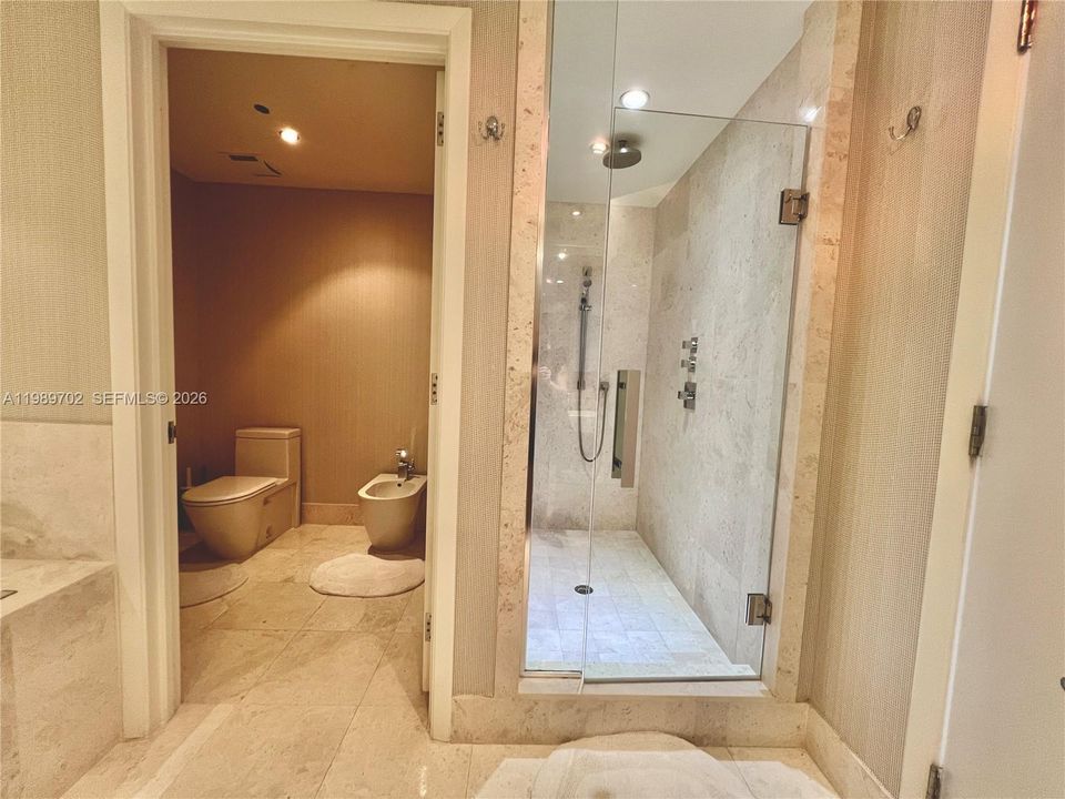 For Rent: $14,500 (3 beds, 3 baths, 1933 Square Feet)