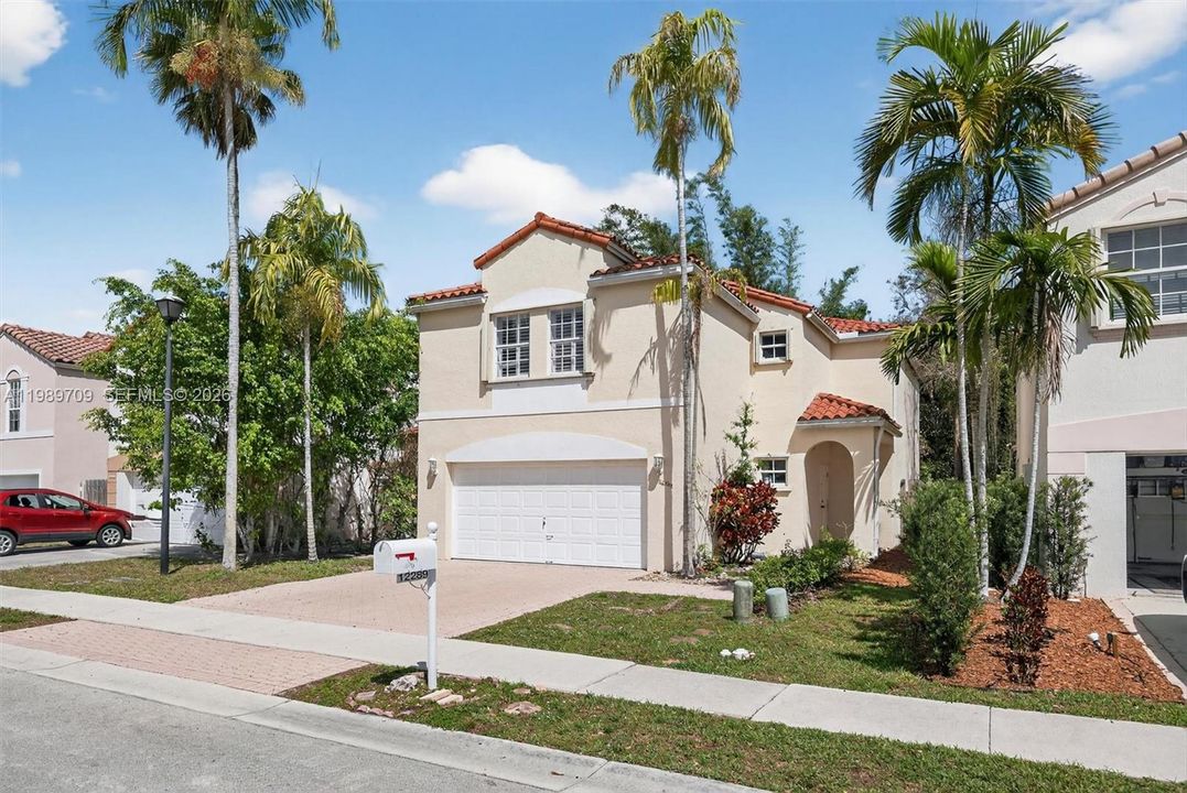Active With Contract: $679,999 (4 beds, 2 baths, 2259 Square Feet)