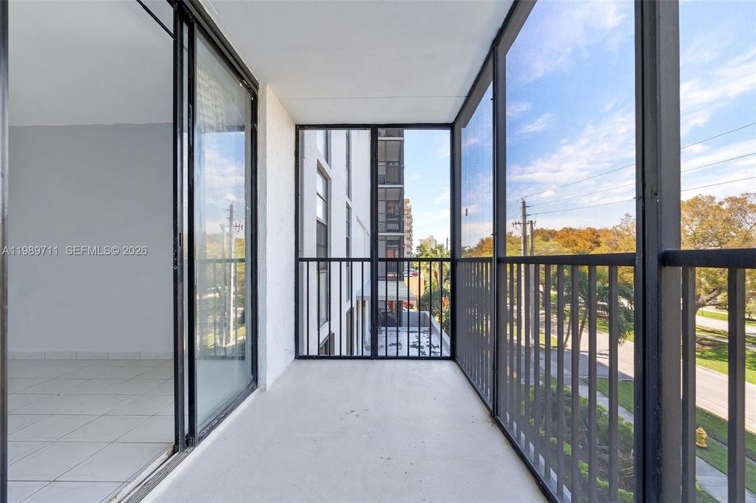 Под контрактом: $275,000 (2 спален, 2 ванн, 996 Квадратных фут)
