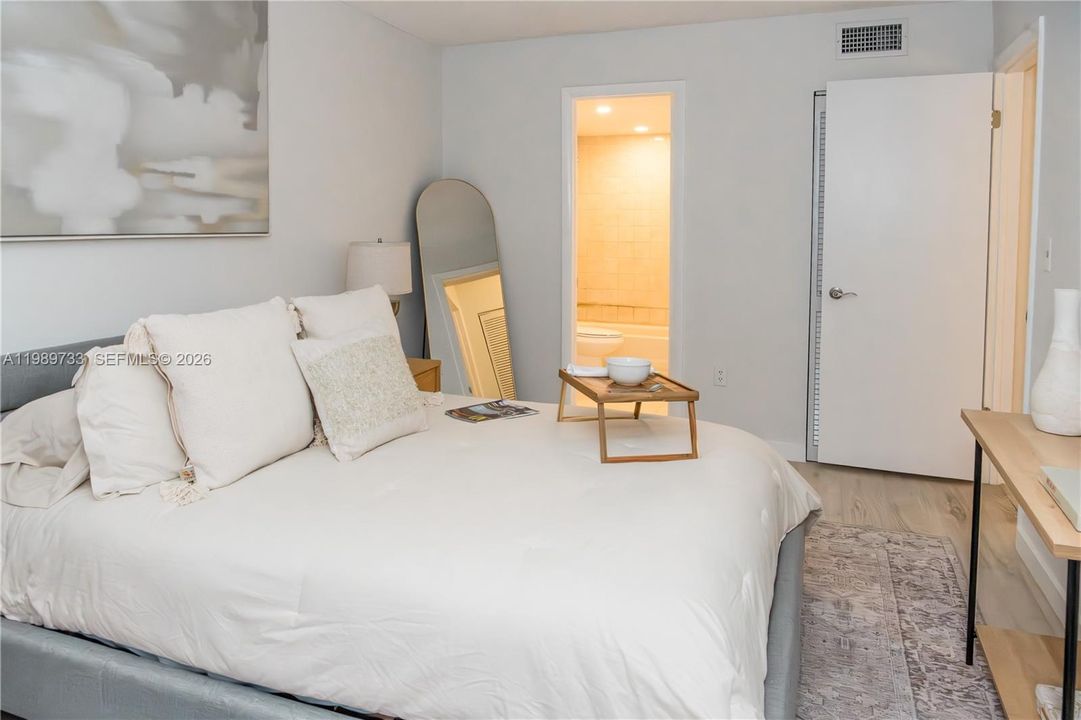 待售: $225,000 (2 贝兹, 1 浴室, 760 平方英尺)