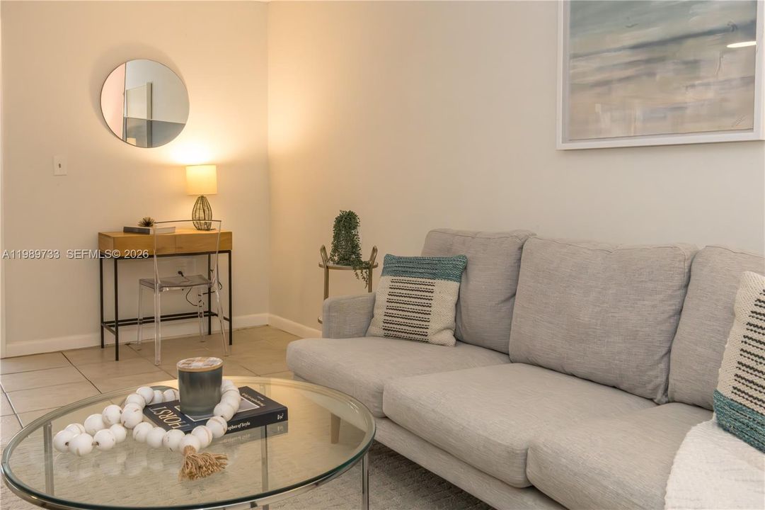 待售: $225,000 (2 贝兹, 1 浴室, 760 平方英尺)