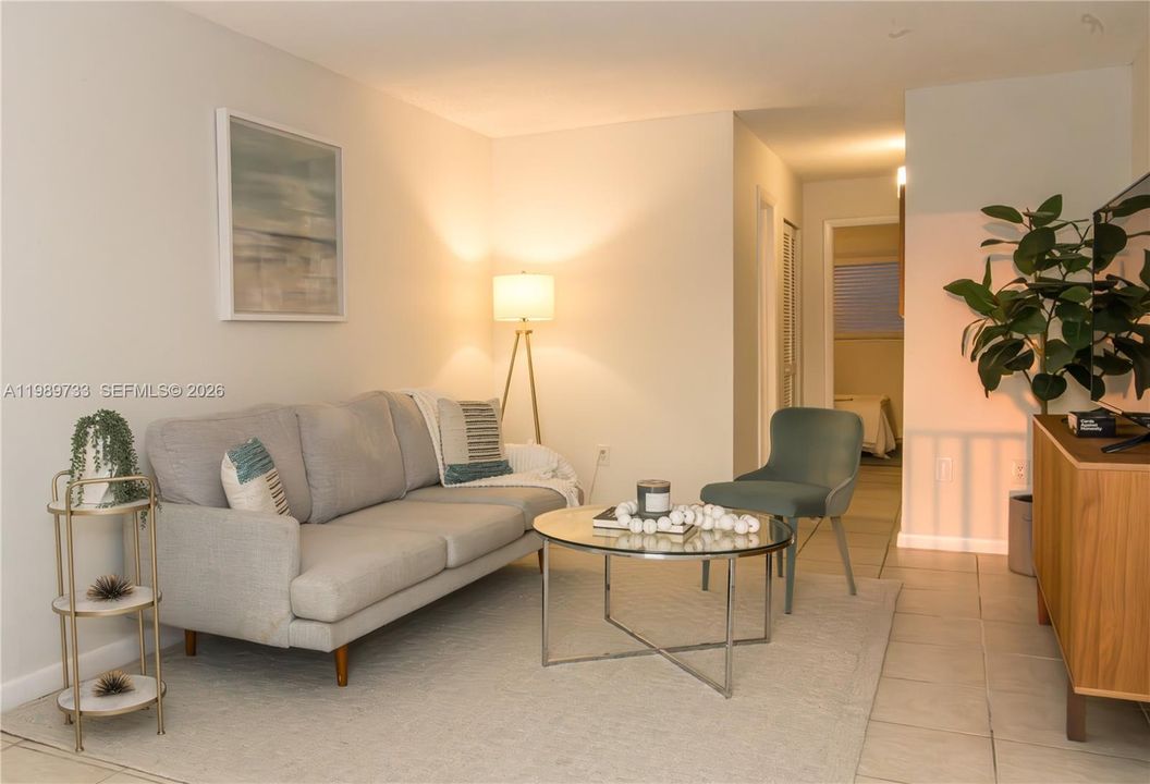 待售: $225,000 (2 贝兹, 1 浴室, 760 平方英尺)