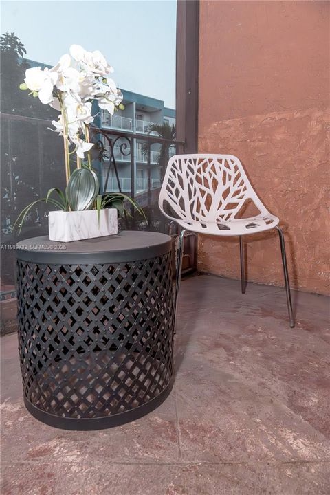 待售: $225,000 (2 贝兹, 1 浴室, 760 平方英尺)