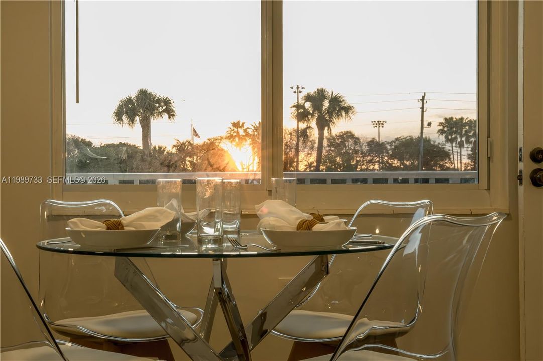 待售: $225,000 (2 贝兹, 1 浴室, 760 平方英尺)