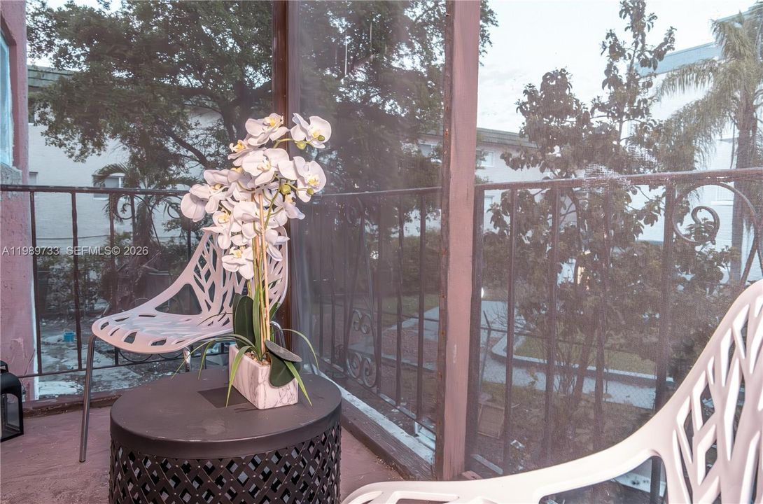 待售: $225,000 (2 贝兹, 1 浴室, 760 平方英尺)