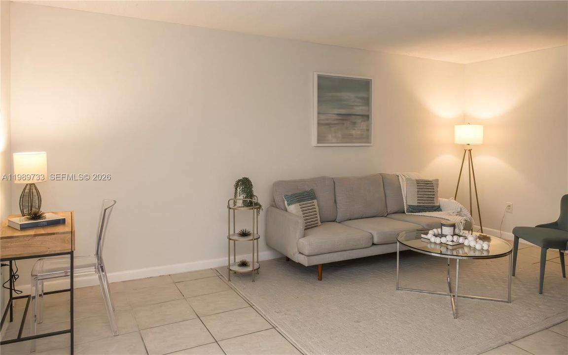 待售: $225,000 (2 贝兹, 1 浴室, 760 平方英尺)