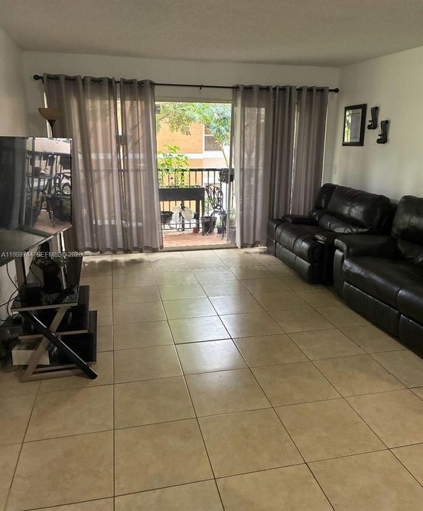 Active With Contract: $244,900 (3 beds, 2 baths, 1166 Square Feet)