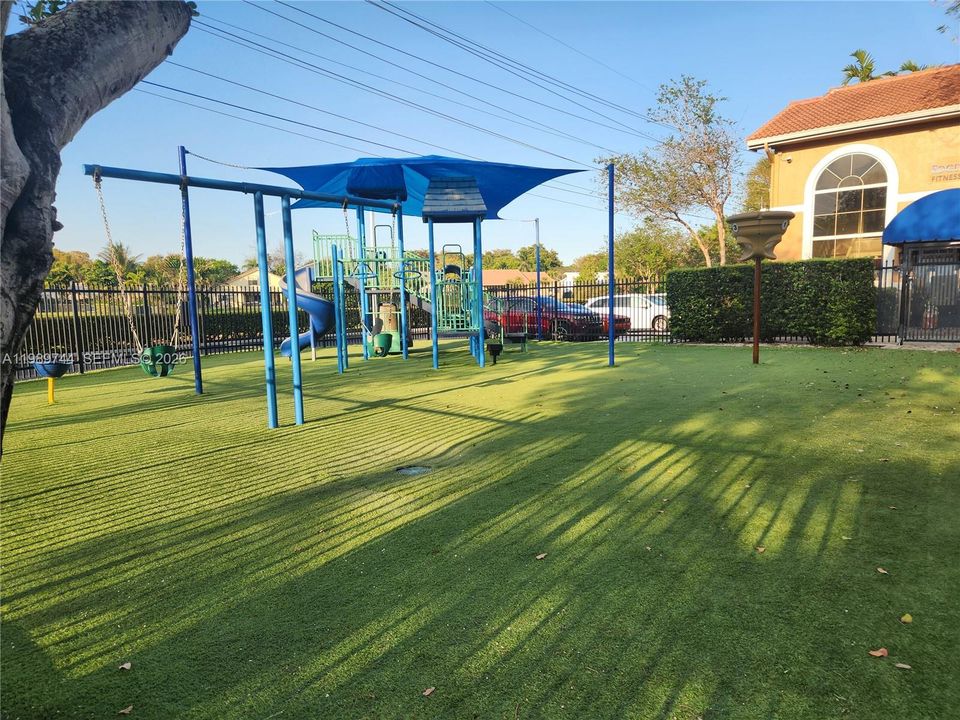 Active With Contract: $244,900 (3 beds, 2 baths, 1166 Square Feet)