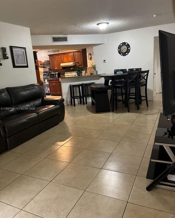 Active With Contract: $244,900 (3 beds, 2 baths, 1166 Square Feet)