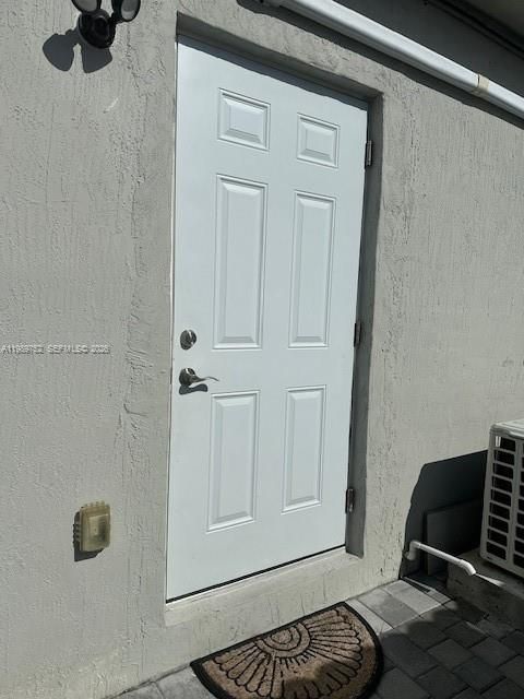 En Renta: $1,600 (5 camas, 3 baños, 3349 Pies cuadrados)