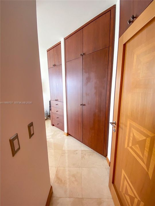 Activo con contrato: $8,500 (3 camas, 2 baños, 1700 Pies cuadrados)