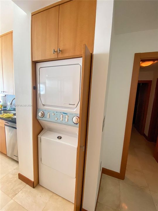 Activo con contrato: $8,500 (3 camas, 2 baños, 1700 Pies cuadrados)