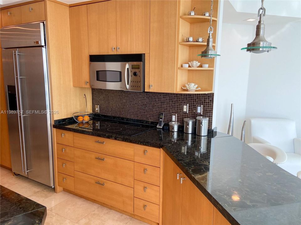 Activo con contrato: $8,500 (3 camas, 2 baños, 1700 Pies cuadrados)