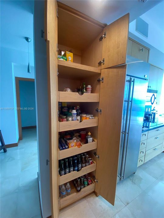 Activo con contrato: $8,500 (3 camas, 2 baños, 1700 Pies cuadrados)