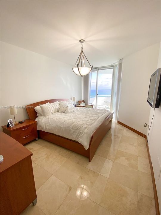 Activo con contrato: $8,500 (3 camas, 2 baños, 1700 Pies cuadrados)