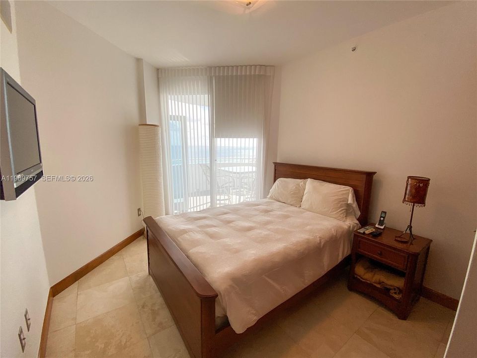 Activo con contrato: $8,500 (3 camas, 2 baños, 1700 Pies cuadrados)