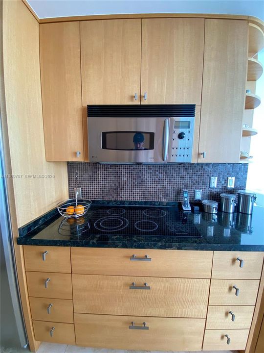Activo con contrato: $8,500 (3 camas, 2 baños, 1700 Pies cuadrados)