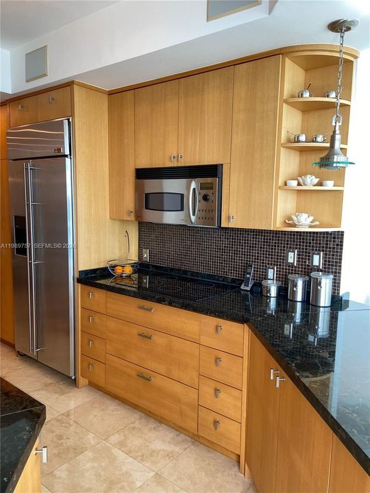 Activo con contrato: $8,500 (3 camas, 2 baños, 1700 Pies cuadrados)