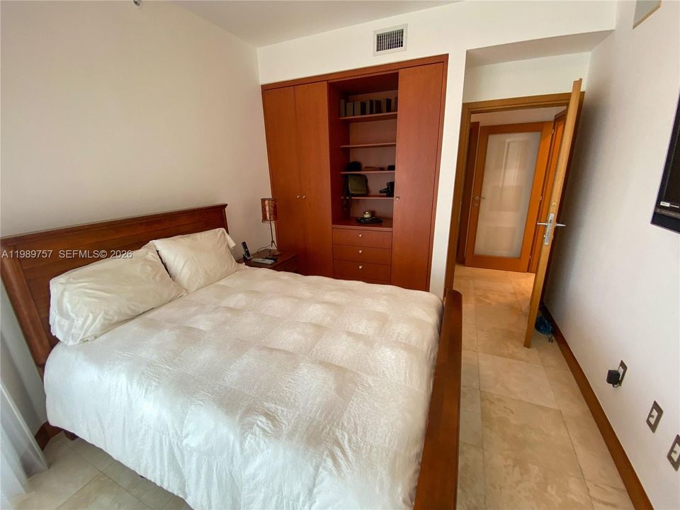Activo con contrato: $8,500 (3 camas, 2 baños, 1700 Pies cuadrados)