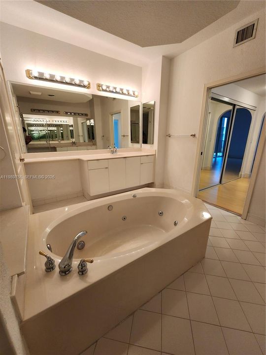 En Venta: $470,000 (3 camas, 2 baños, 1710 Pies cuadrados)