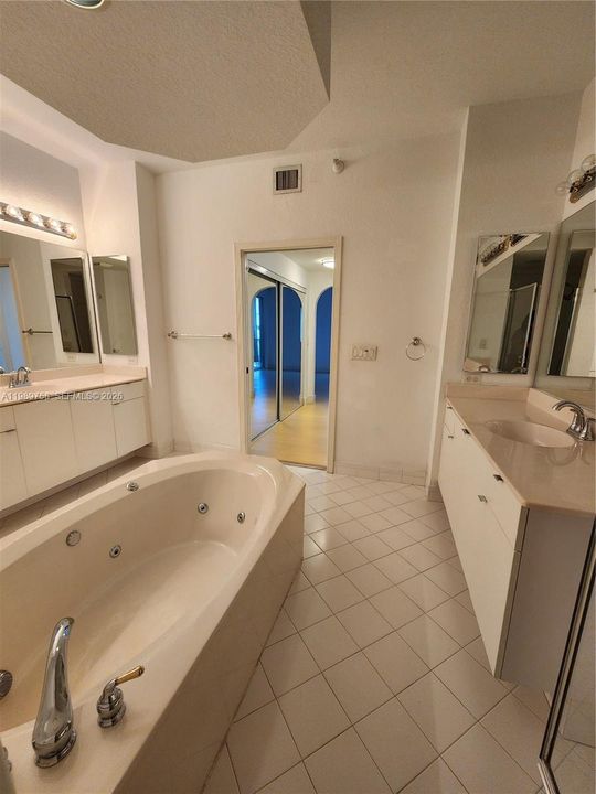 En Venta: $470,000 (3 camas, 2 baños, 1710 Pies cuadrados)
