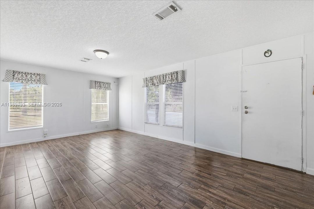 En Venta: $289,000 (3 camas, 2 baños, 0 Pies cuadrados)