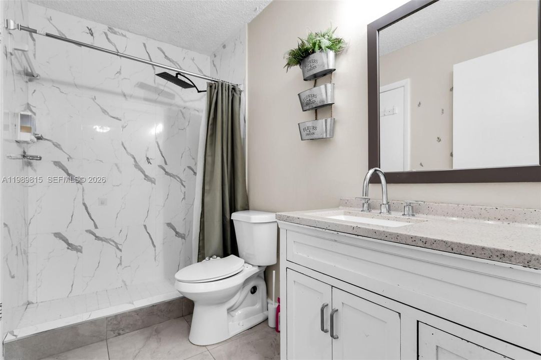 Activo con contrato: $2,200 (2 camas, 1 baños, 985 Pies cuadrados)