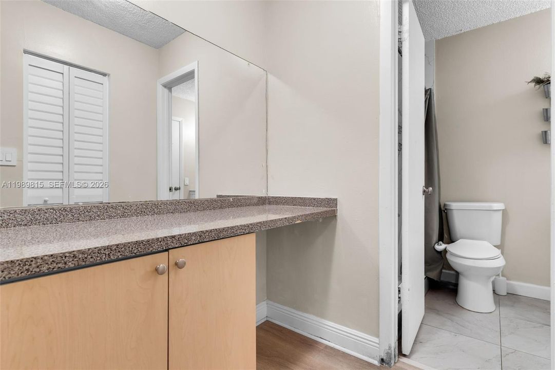 Activo con contrato: $2,200 (2 camas, 1 baños, 985 Pies cuadrados)