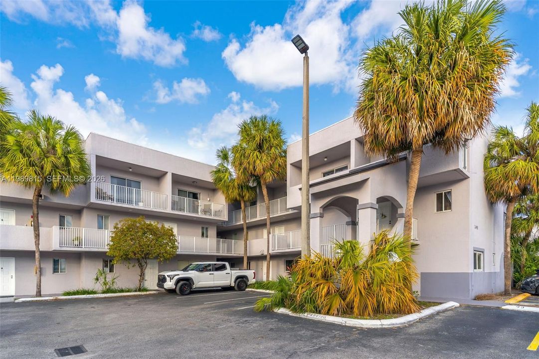 Activo con contrato: $2,200 (2 camas, 1 baños, 985 Pies cuadrados)