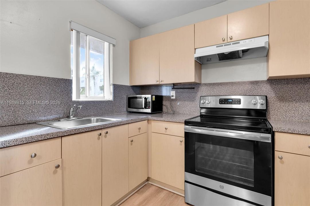 Activo con contrato: $2,200 (2 camas, 1 baños, 985 Pies cuadrados)