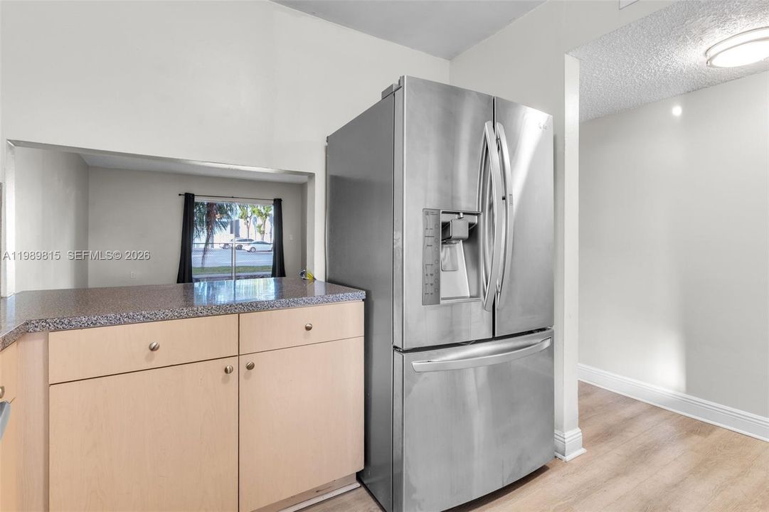 Activo con contrato: $2,200 (2 camas, 1 baños, 985 Pies cuadrados)