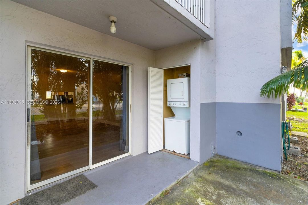 Activo con contrato: $2,200 (2 camas, 1 baños, 985 Pies cuadrados)