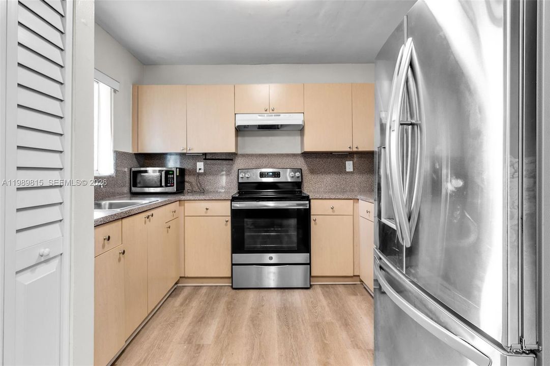 Activo con contrato: $2,200 (2 camas, 1 baños, 985 Pies cuadrados)