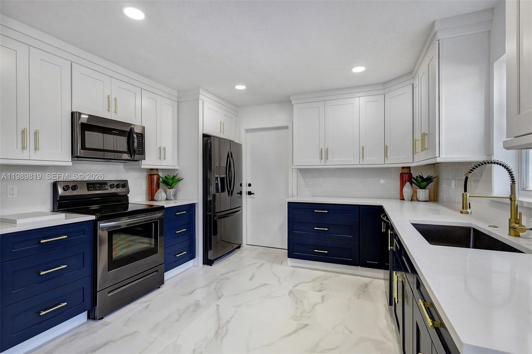 Active With Contract: $555,000 (4 beds, 2 baths, 2220 Square Feet)