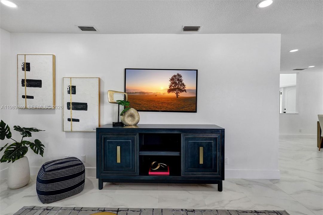 Active With Contract: $555,000 (4 beds, 2 baths, 2220 Square Feet)
