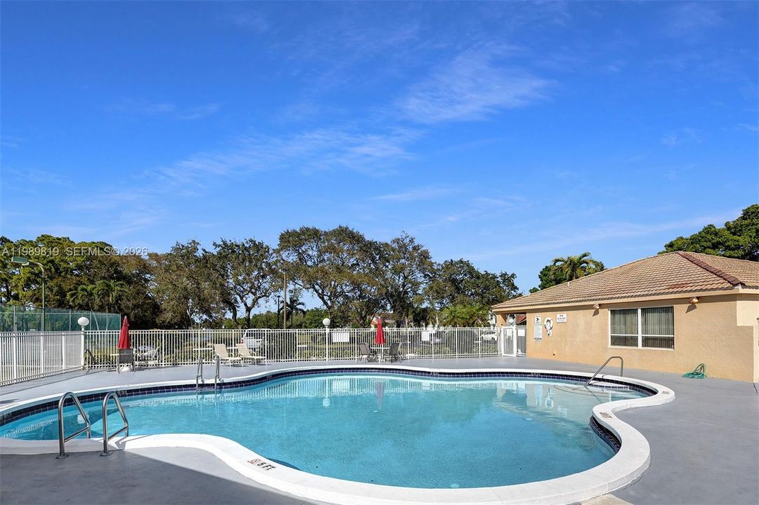 Active With Contract: $555,000 (4 beds, 2 baths, 2220 Square Feet)