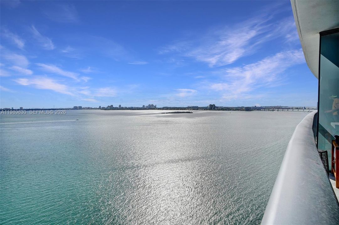 合同活跃: $8,300 (3 贝兹, 3 浴室, 1526 平方英尺)