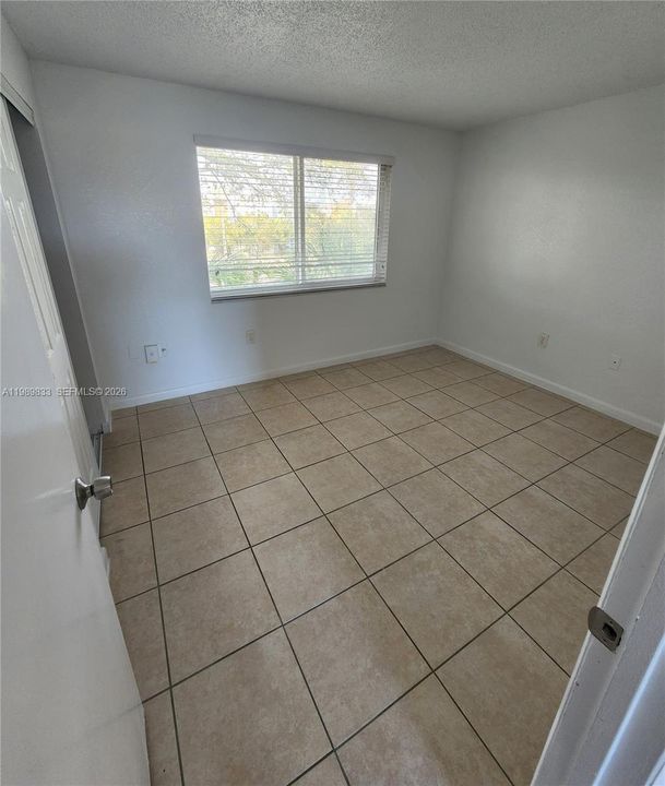Active With Contract: $1,800 (2 beds, 1 baths, 434568 Square Feet)