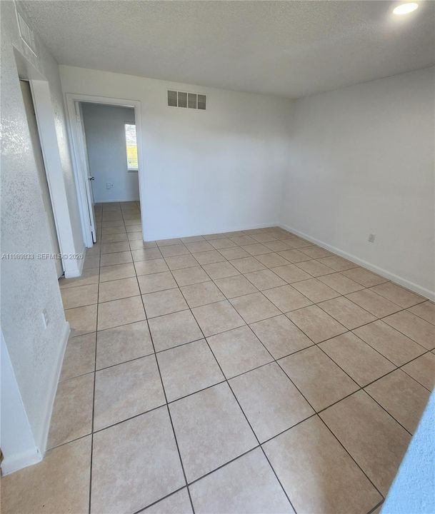 Active With Contract: $1,800 (2 beds, 1 baths, 434568 Square Feet)
