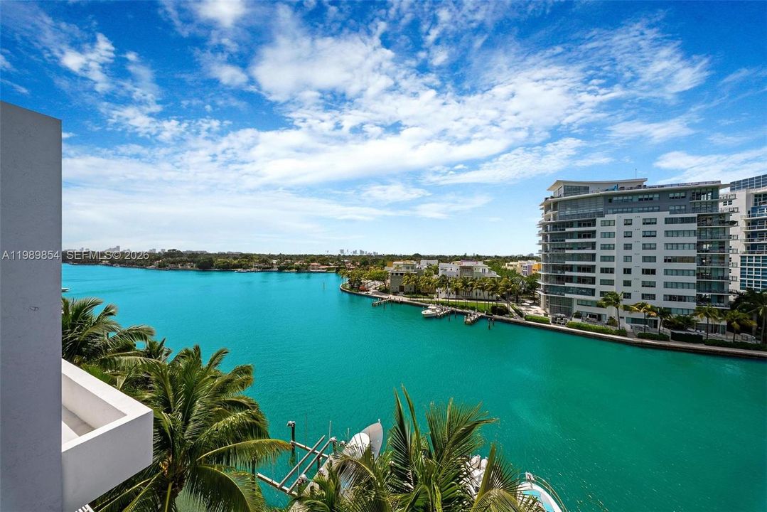 Vendido Recientemente: $799,000 (2 camas, 2 baños, 1270 Pies cuadrados)