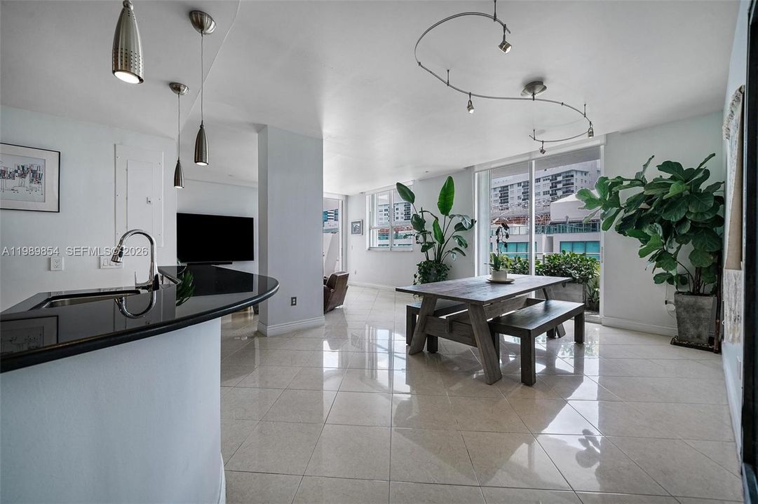 Vendido Recientemente: $799,000 (2 camas, 2 baños, 1270 Pies cuadrados)